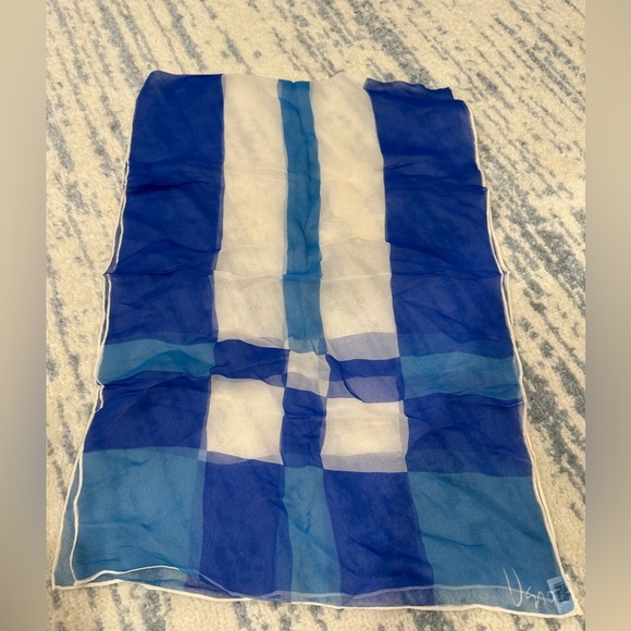 Vera Scarf - Picture 1 of 2